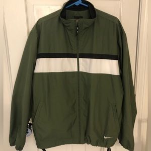 Mens Large Nike full zip wind resistant jacket.
